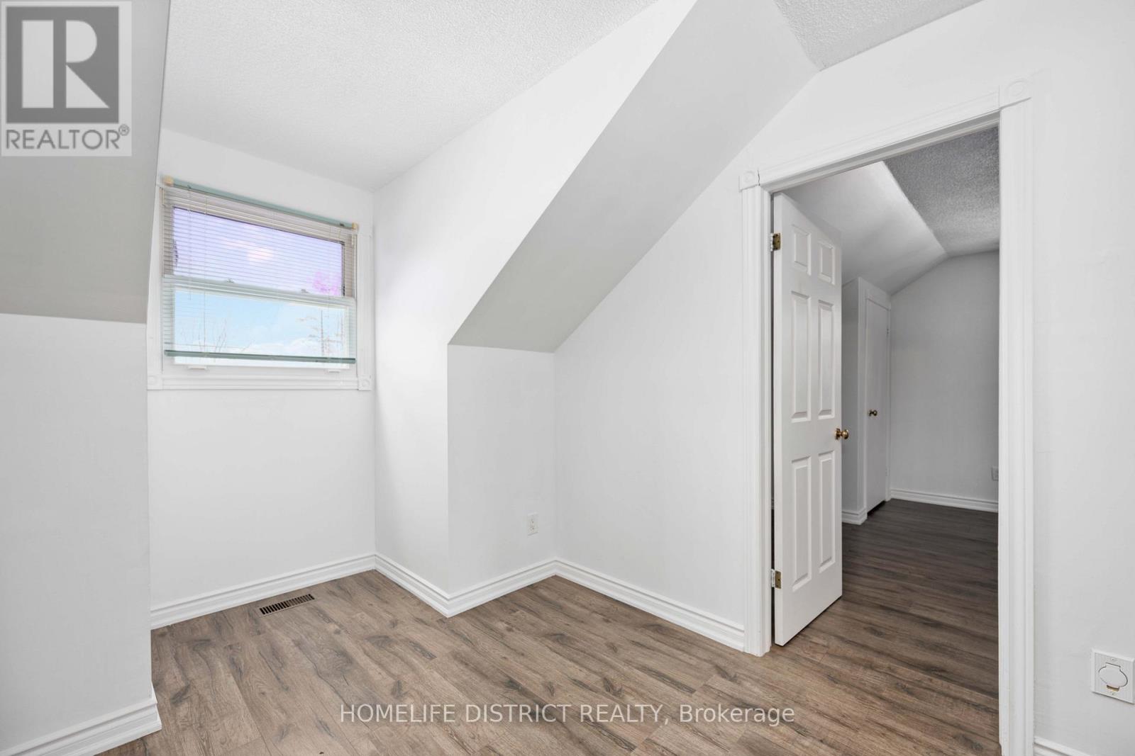 1 Grovepark Street, Richmond Hill, Ontario  L4E 2R5 - Photo 17 - N12542396