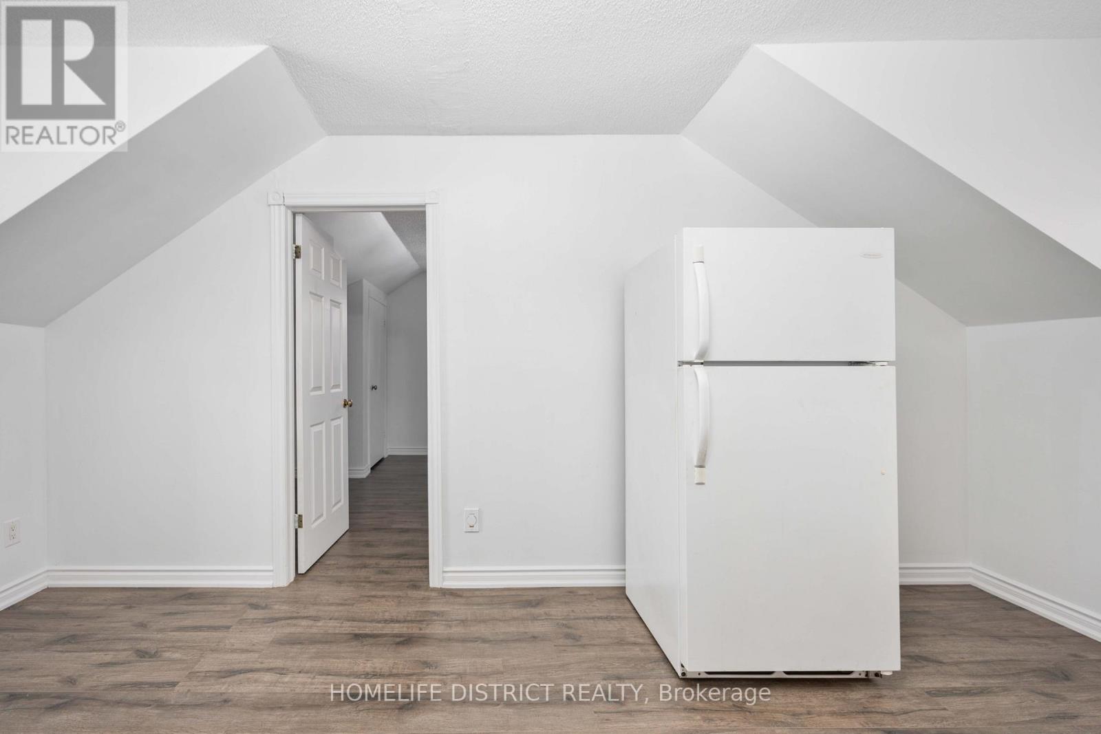 1 Grovepark Street, Richmond Hill, Ontario  L4E 2R5 - Photo 18 - N12542396