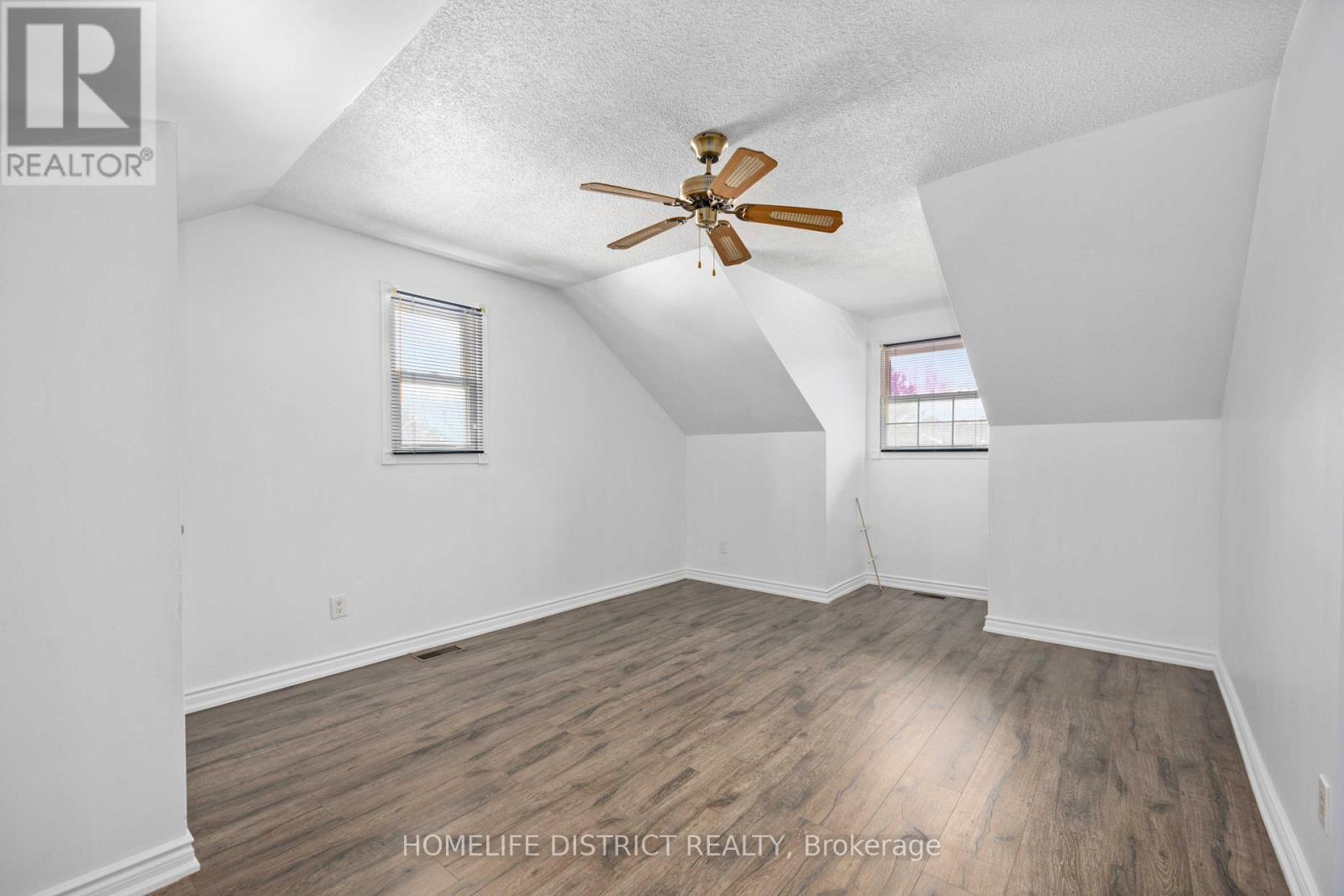 1 Grovepark Street, Richmond Hill, Ontario  L4E 2R5 - Photo 19 - N12542396