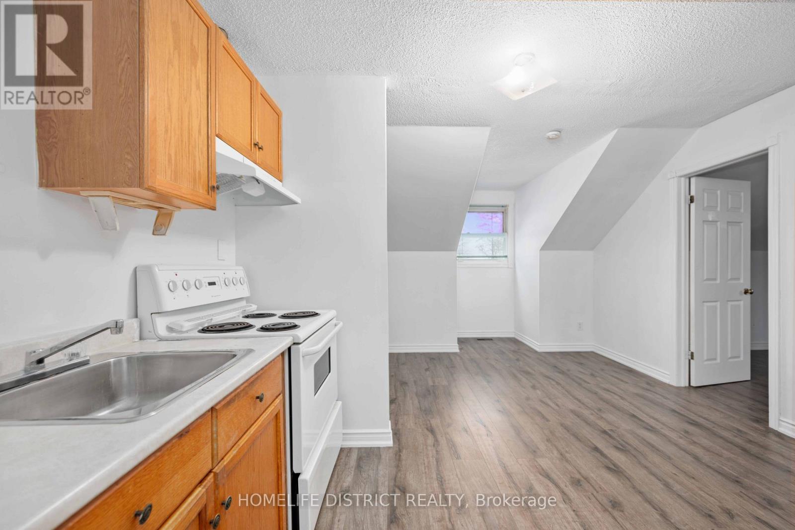 1 Grovepark Street, Richmond Hill, Ontario  L4E 2R5 - Photo 27 - N12542396