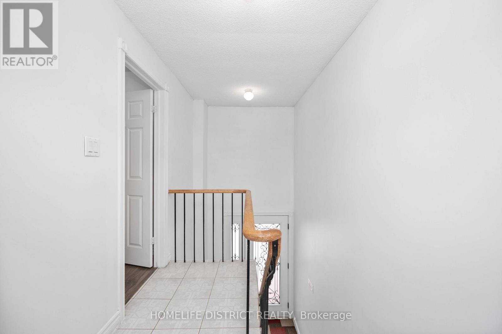 1 Grovepark Street, Richmond Hill, Ontario  L4E 2R5 - Photo 4 - N12542396