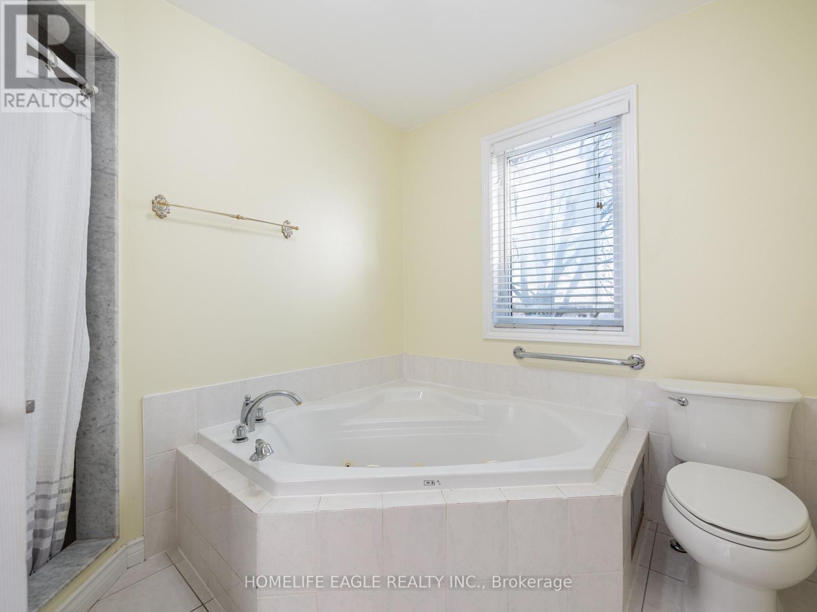 11 Knollside Drive, Richmond Hill, Ontario L4C 4W7 - Photo 12 - N12542476