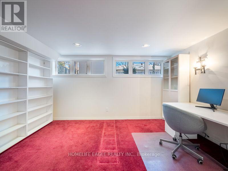 11 Knollside Drive, Richmond Hill, Ontario L4C 4W7 - Photo 16 - N12542476