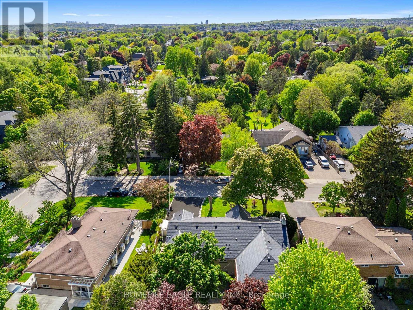 11 Knollside Drive, Richmond Hill, Ontario L4C 4W7 - Photo 27 - N12542476