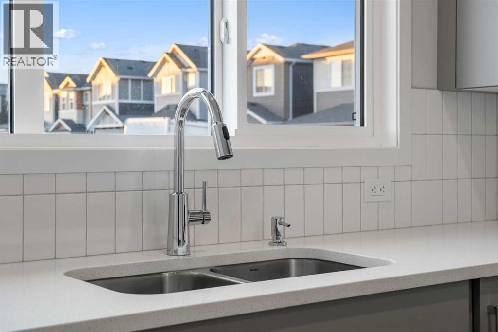 579 Homestead Drive Ne, Calgary, Alberta  T3J 5W3 - Photo 7 - A2268870