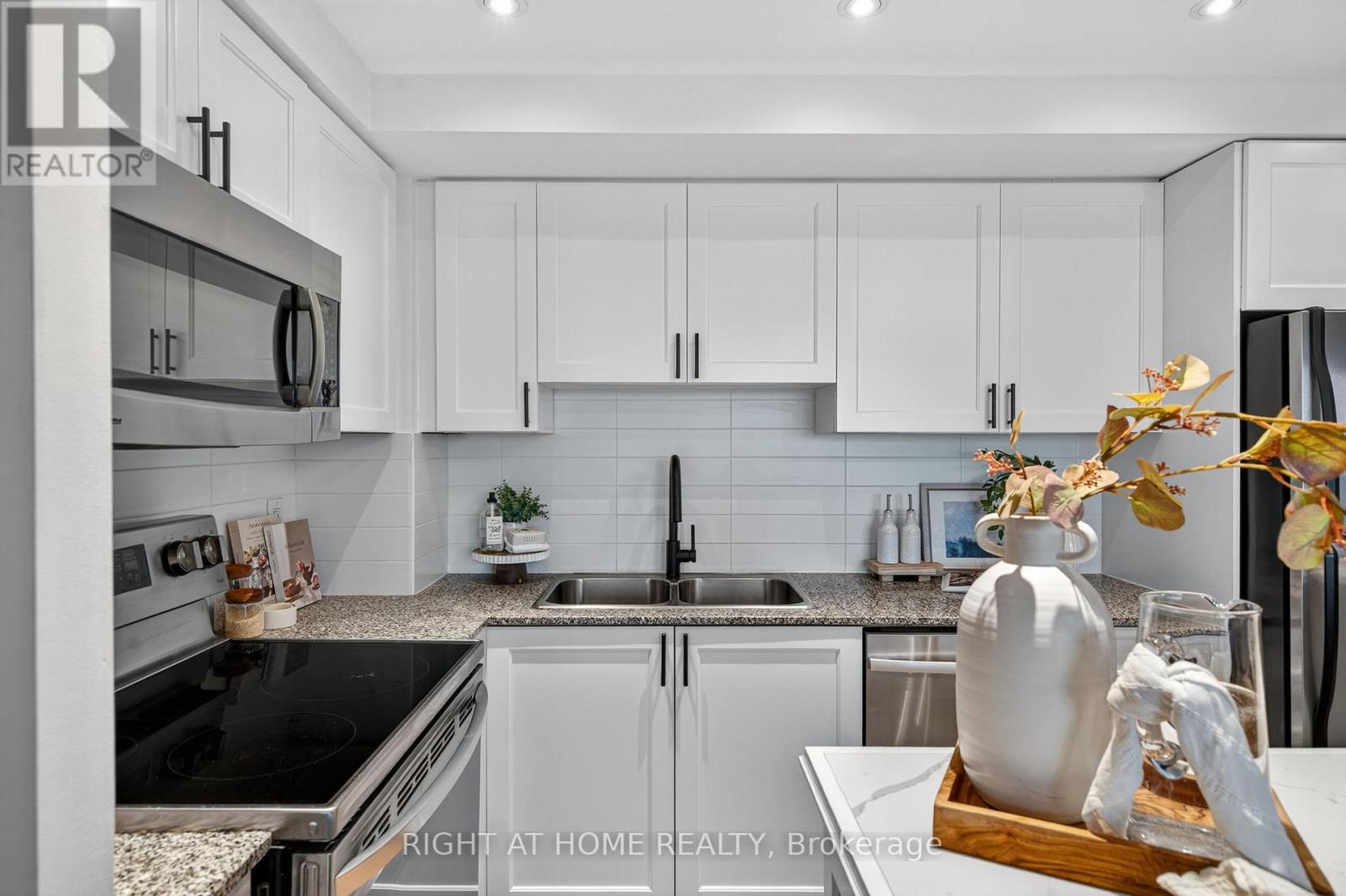 416 - 1235 Bayly Street, Pickering, Ontario  L1W 1L7 - Photo 11 - E12542538