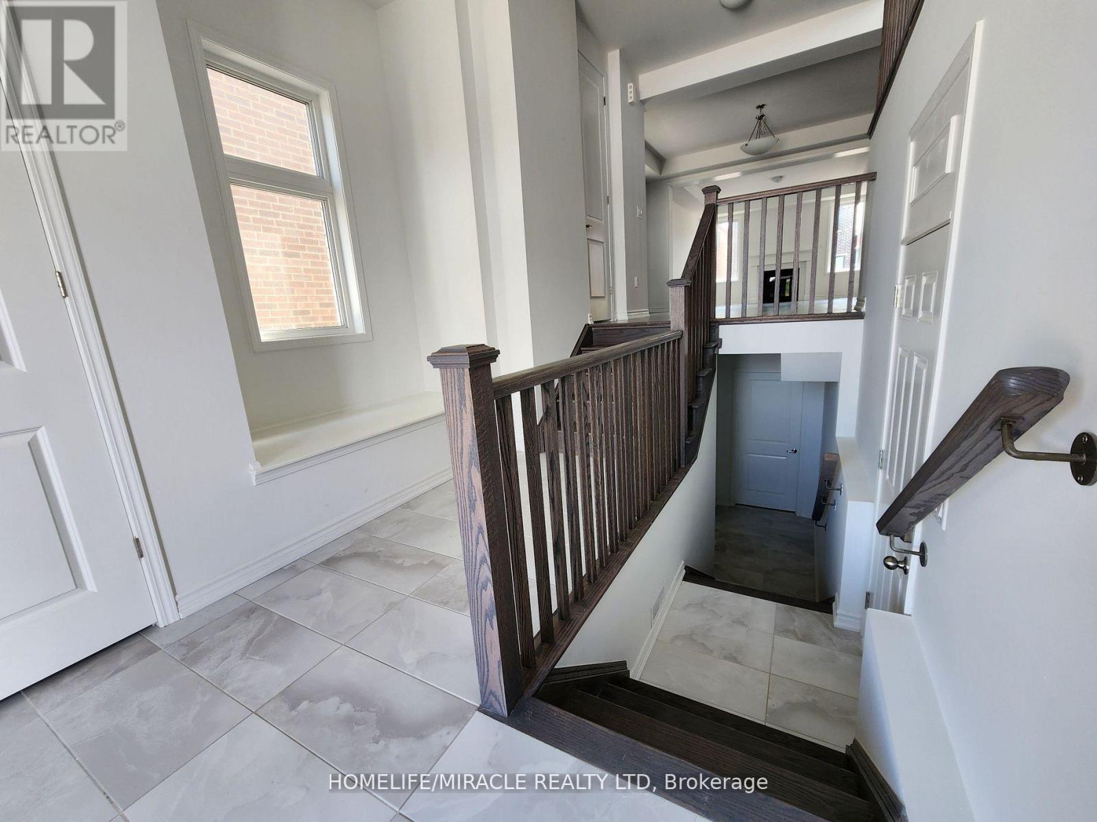 344 Madelaine Drive, Barrie, Ontario  L9J 0Y9 - Photo 4 - S12542346