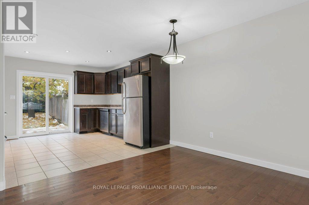 152 Cannifton Road N, Belleville, Ontario K8P 2T1 - Photo 12 - X12542572