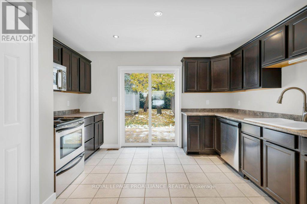 152 Cannifton Road N, Belleville, Ontario K8P 2T1 - Photo 14 - X12542572