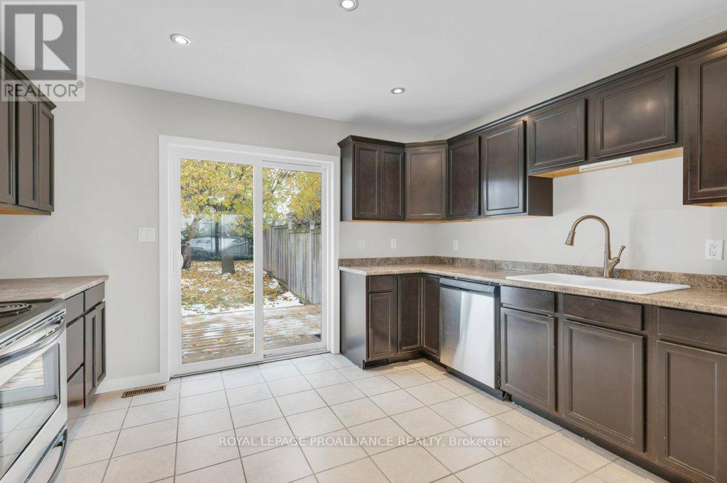 152 Cannifton Road N, Belleville, Ontario K8P 2T1 - Photo 15 - X12542572