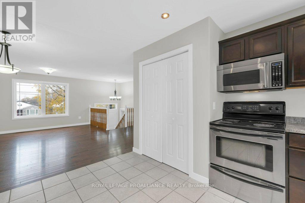 152 Cannifton Road N, Belleville, Ontario K8P 2T1 - Photo 16 - X12542572