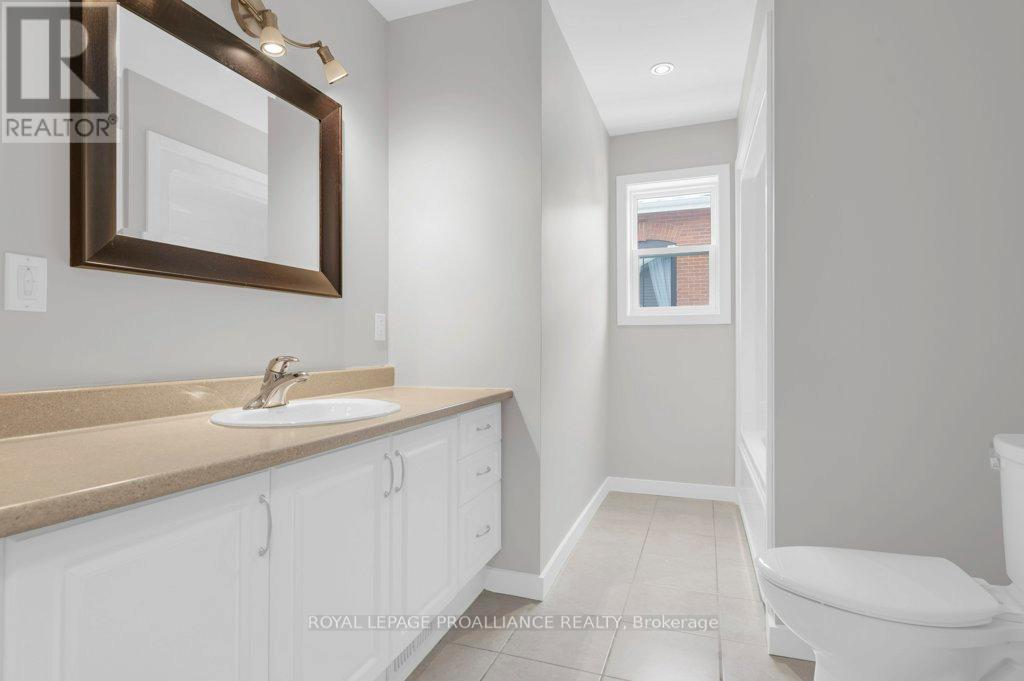 152 Cannifton Road N, Belleville, Ontario K8P 2T1 - Photo 18 - X12542572