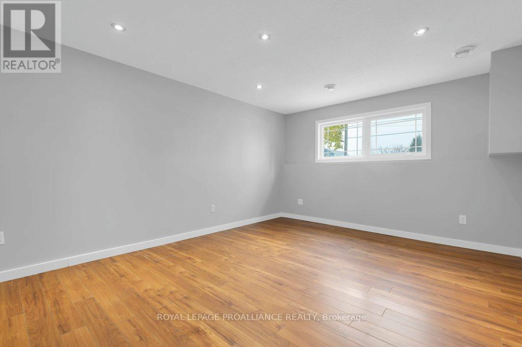 152 Cannifton Road N, Belleville, Ontario K8P 2T1 - Photo 22 - X12542572