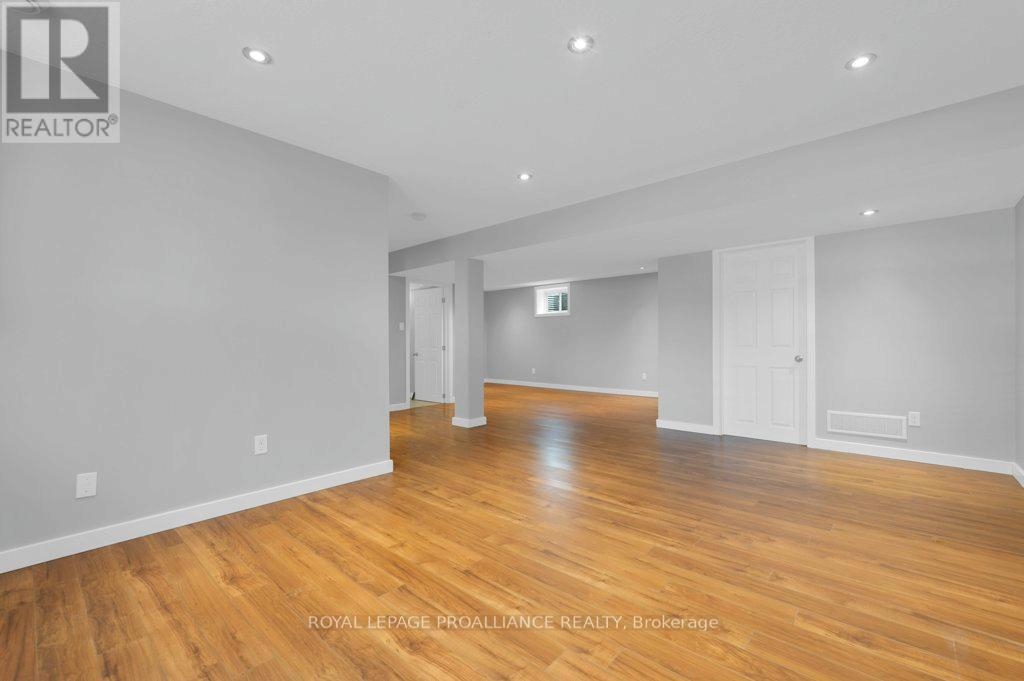 152 Cannifton Road N, Belleville, Ontario K8P 2T1 - Photo 24 - X12542572