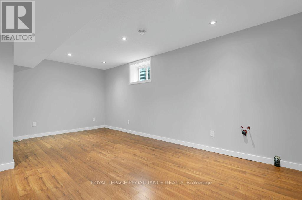 152 Cannifton Road N, Belleville, Ontario K8P 2T1 - Photo 25 - X12542572