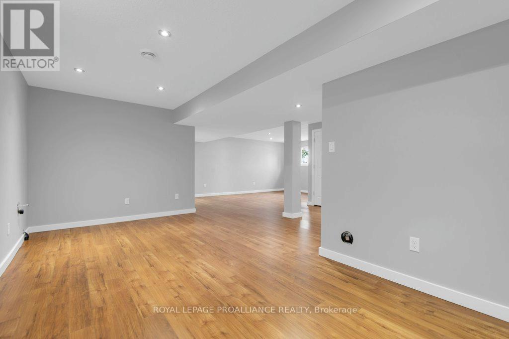 152 Cannifton Road N, Belleville, Ontario K8P 2T1 - Photo 26 - X12542572