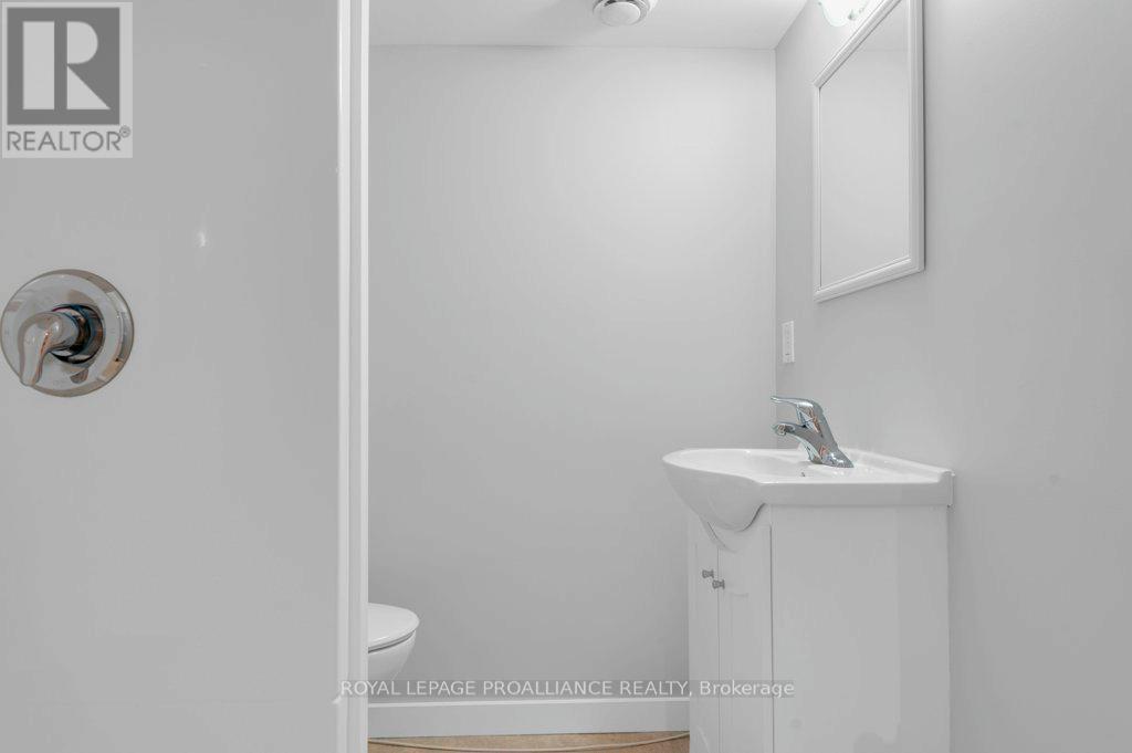 152 Cannifton Road N, Belleville, Ontario K8P 2T1 - Photo 27 - X12542572