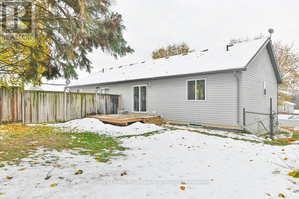 152 Cannifton Road N, Belleville, Ontario K8P 2T1 - Photo 33 - X12542572