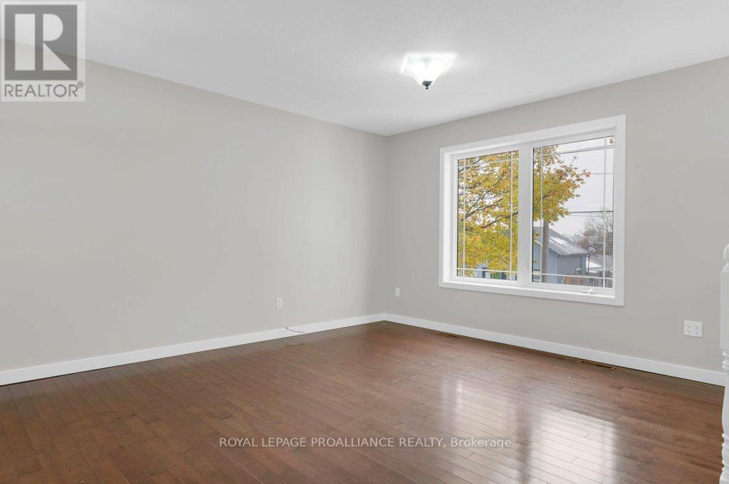 152 Cannifton Road N, Belleville, Ontario K8P 2T1 - Photo 9 - X12542572