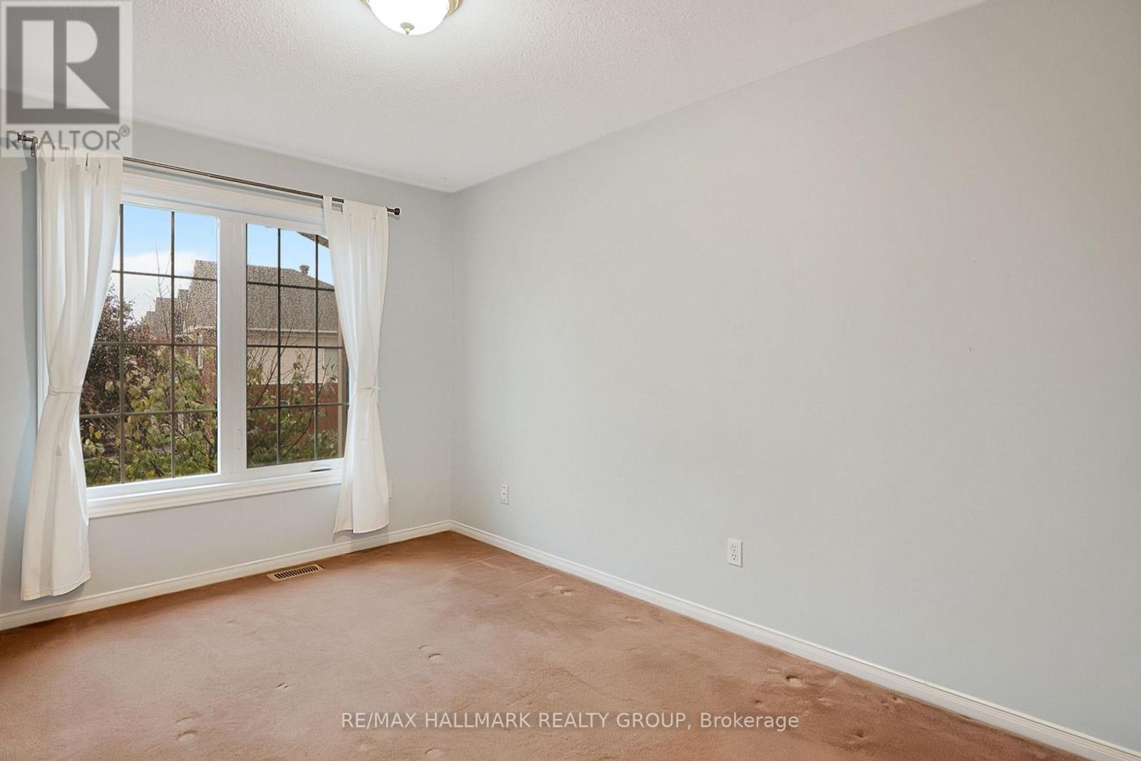 92 Southpointe Avenue, Ottawa, Ontario  K2J 4T5 - Photo 10 - X12542566