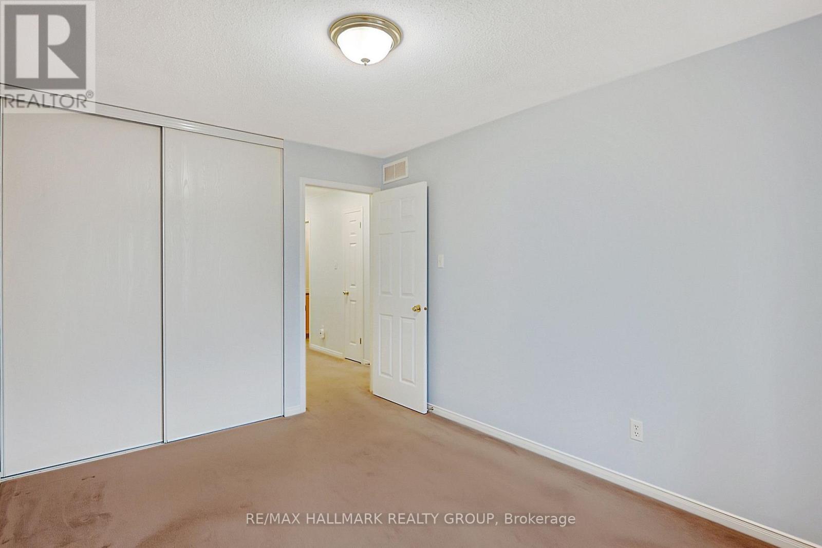 92 Southpointe Avenue, Ottawa, Ontario  K2J 4T5 - Photo 11 - X12542566