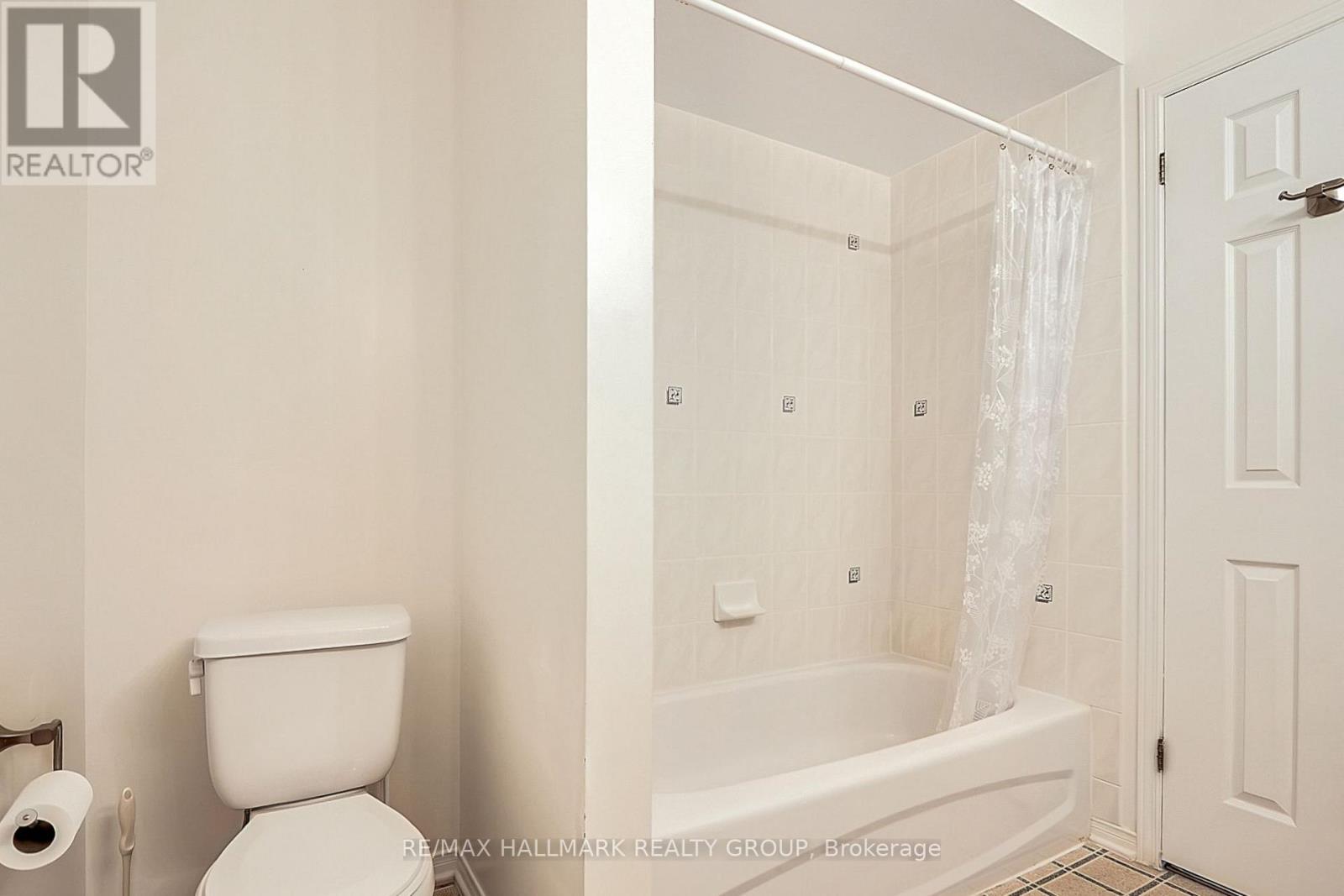 92 Southpointe Avenue, Ottawa, Ontario  K2J 4T5 - Photo 14 - X12542566