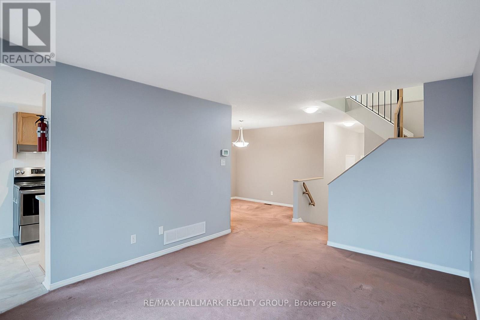 92 Southpointe Avenue, Ottawa, Ontario  K2J 4T5 - Photo 3 - X12542566