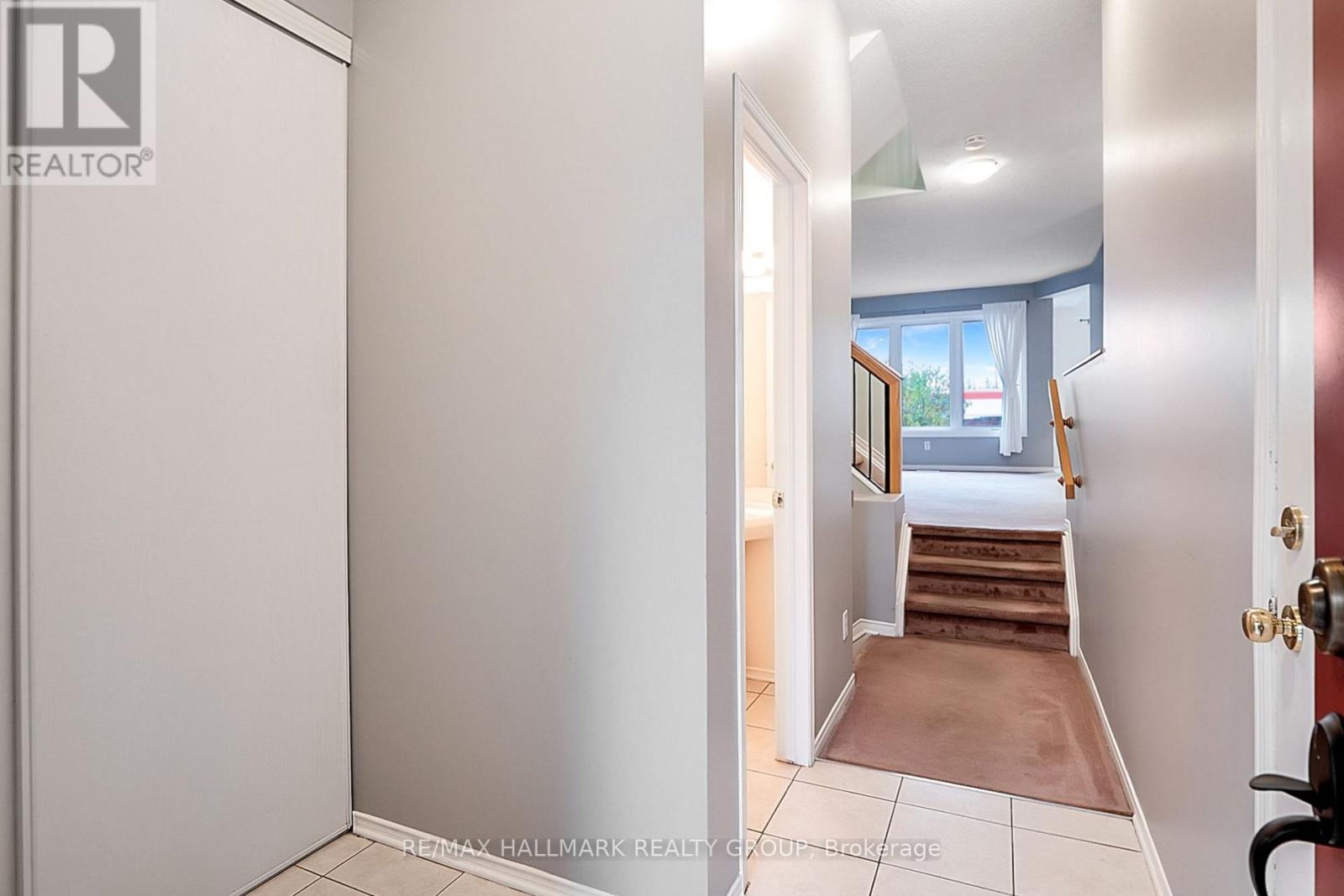 92 Southpointe Avenue, Ottawa, Ontario  K2J 4T5 - Photo 7 - X12542566