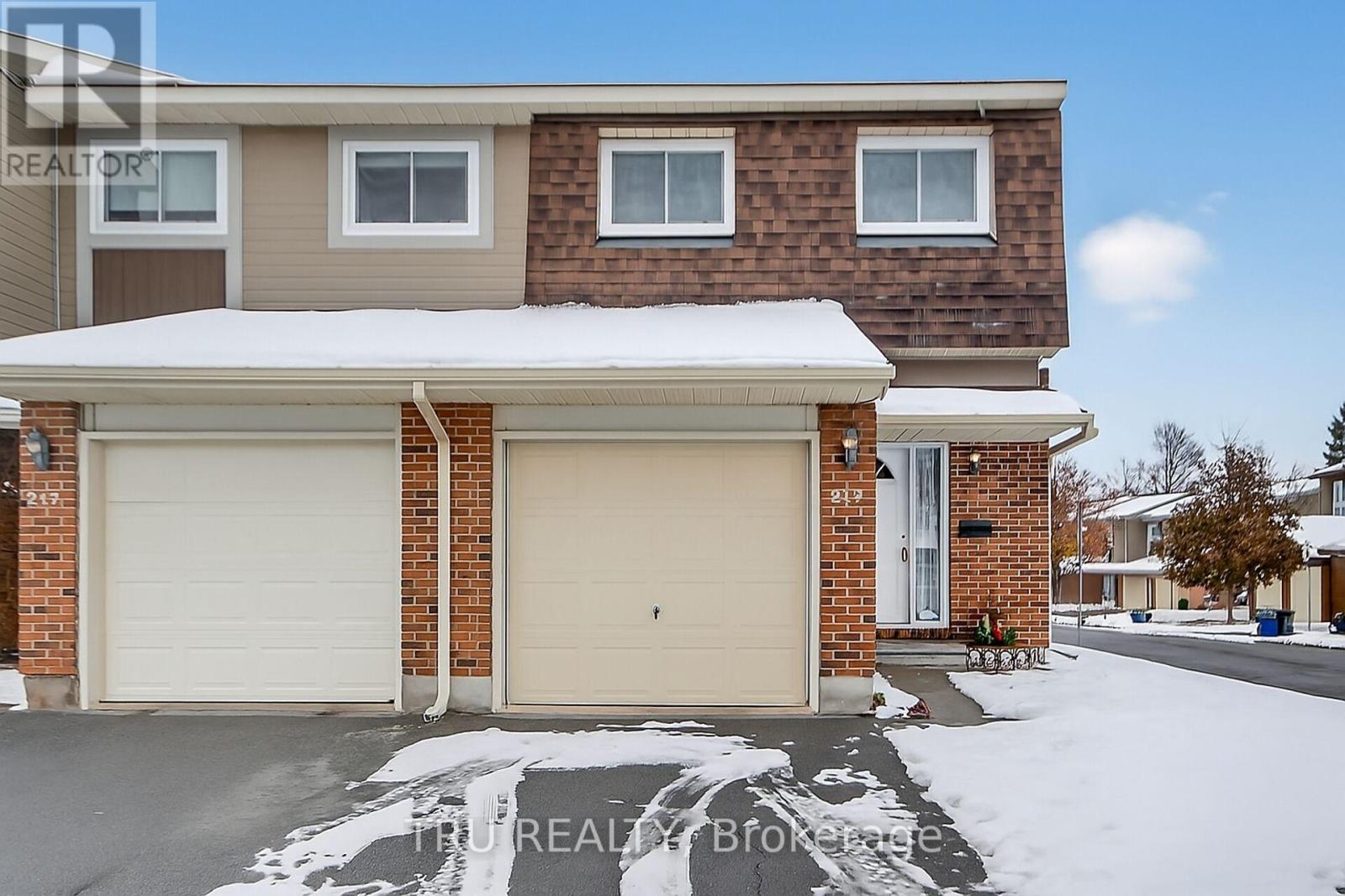 82 - 215 Temby Private, Ottawa, Ontario  K1T 2W1 - Photo 1 - X12542610