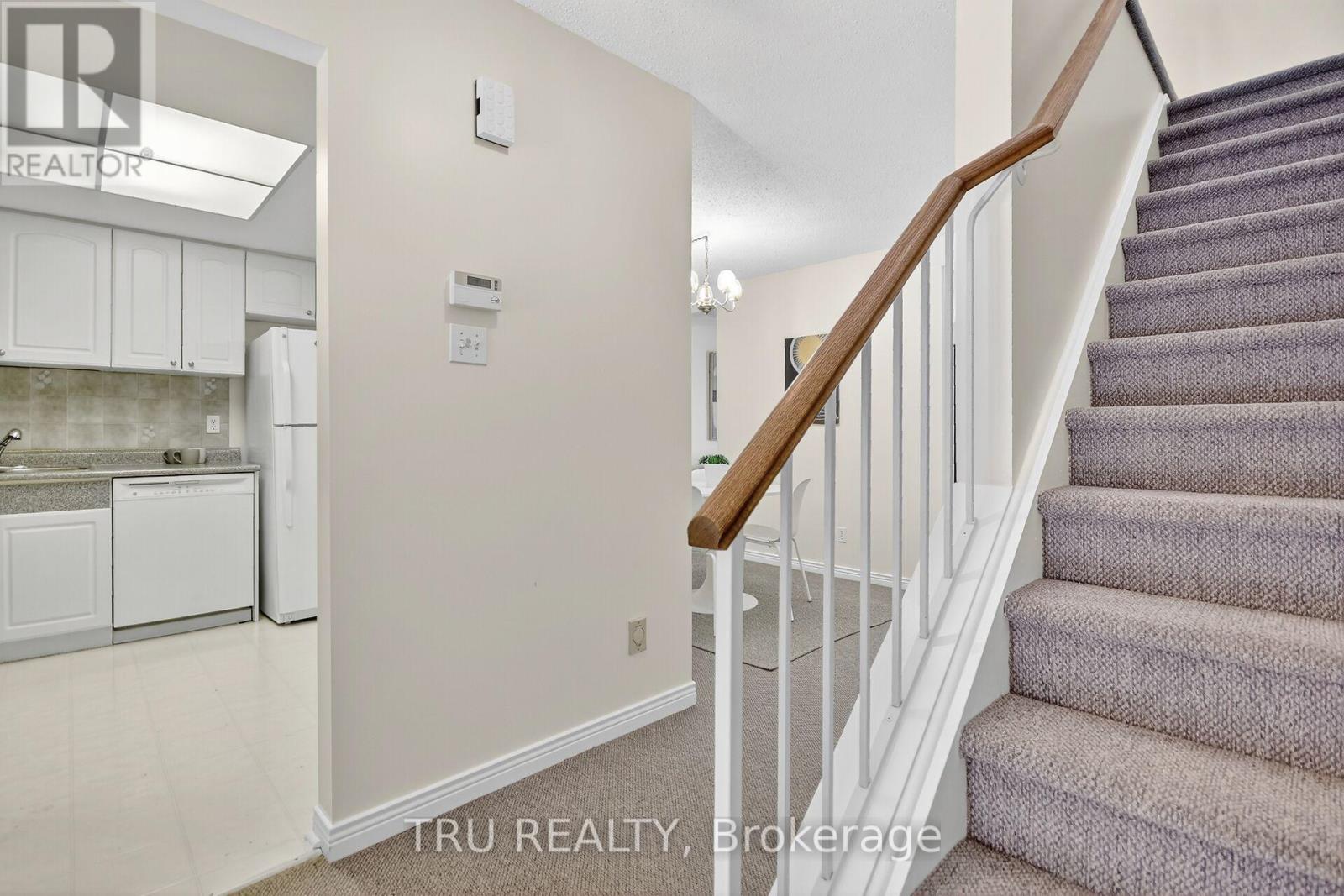 82 - 215 Temby Private, Ottawa, Ontario  K1T 2W1 - Photo 15 - X12542610