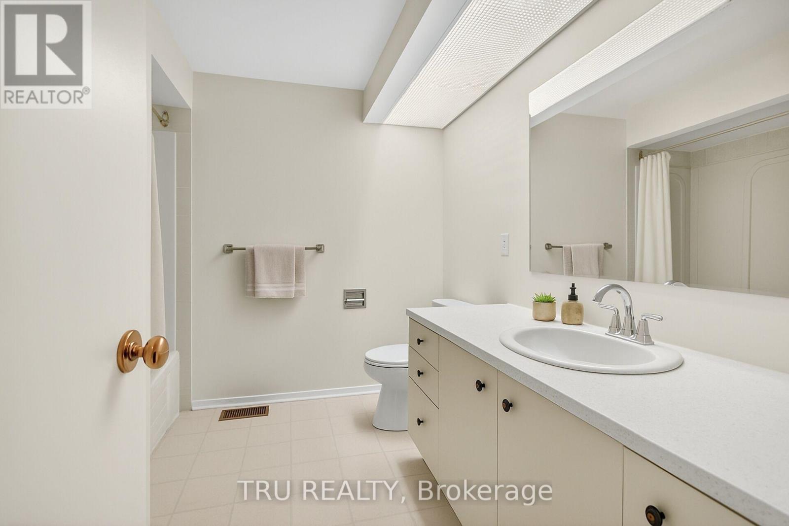 82 - 215 Temby Private, Ottawa, Ontario  K1T 2W1 - Photo 23 - X12542610