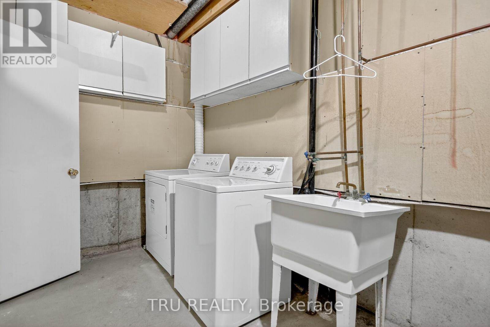 82 - 215 Temby Private, Ottawa, Ontario  K1T 2W1 - Photo 30 - X12542610