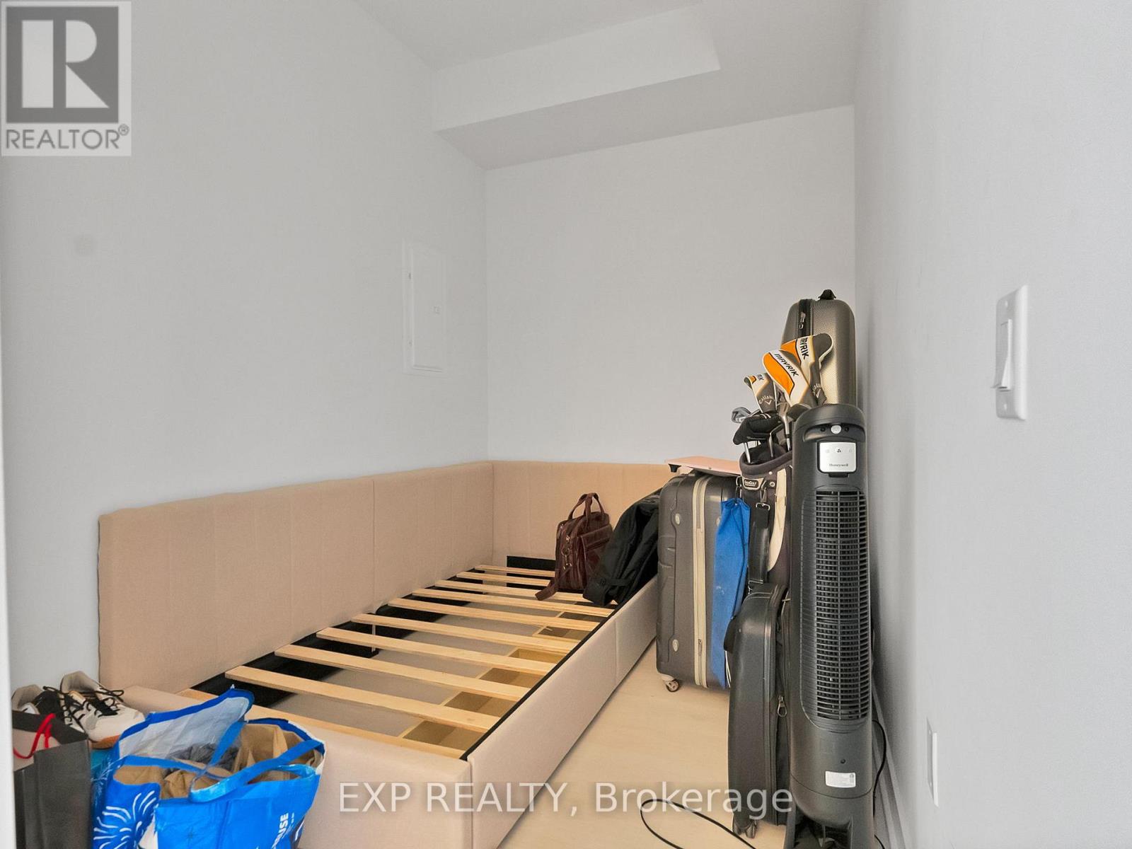 5511 - 3900 Confederation Parkway, Mississauga, Ontario  L5B 0M3 - Photo 10 - W12542628