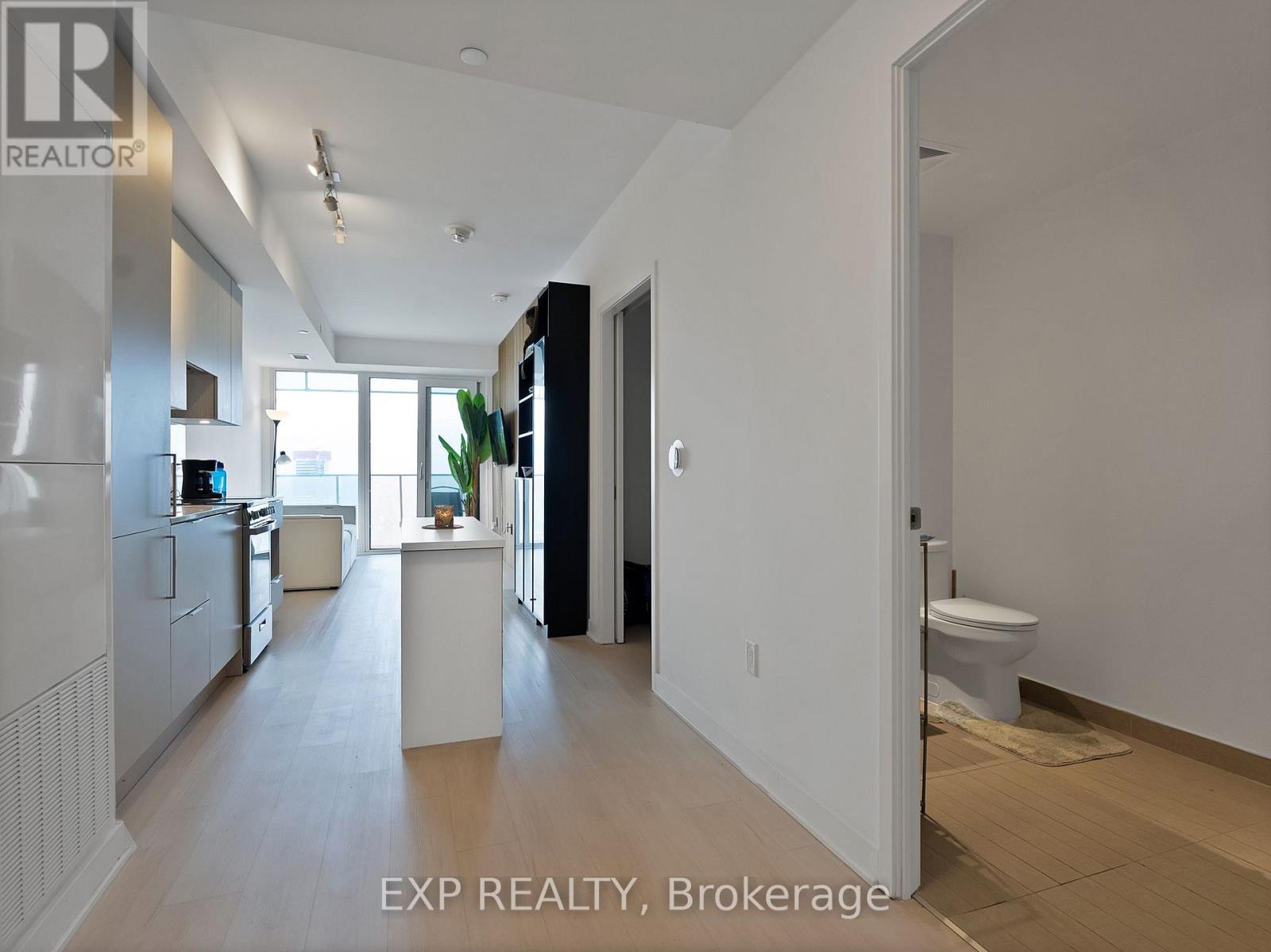 5511 - 3900 Confederation Parkway, Mississauga, Ontario  L5B 0M3 - Photo 2 - W12542628