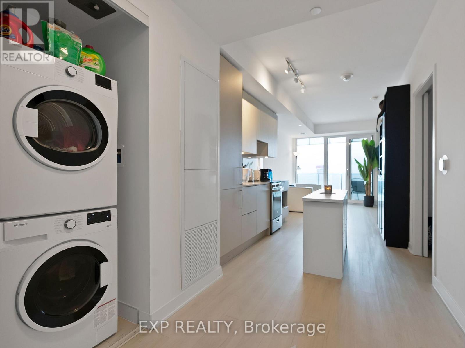 5511 - 3900 Confederation Parkway, Mississauga, Ontario  L5B 0M3 - Photo 6 - W12542628