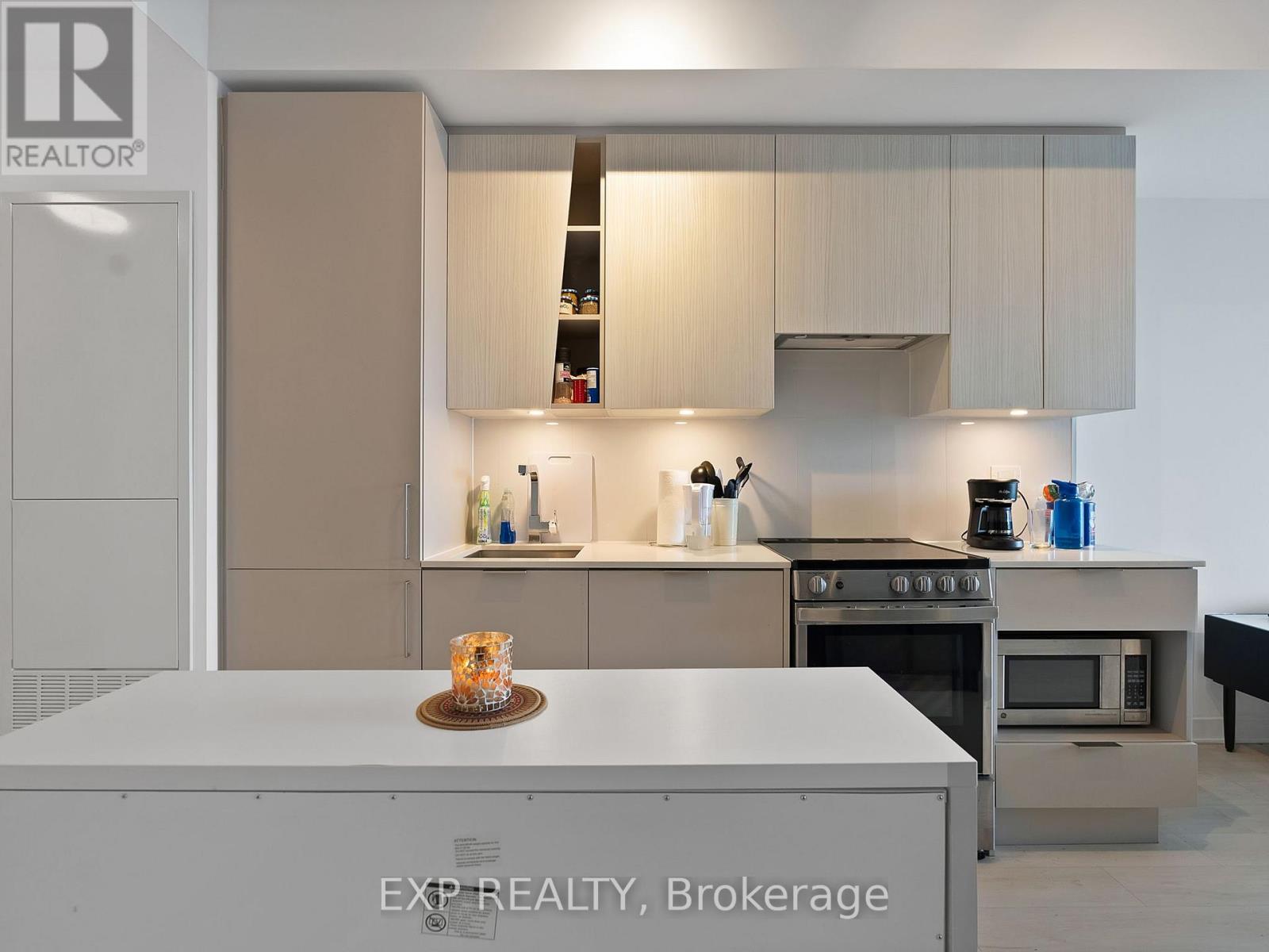 5511 - 3900 Confederation Parkway, Mississauga, Ontario  L5B 0M3 - Photo 7 - W12542628