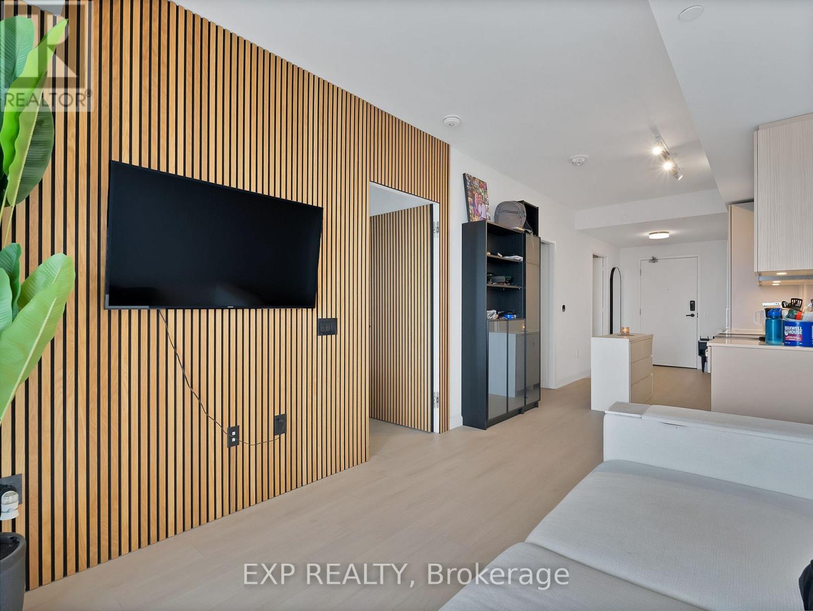 5511 - 3900 Confederation Parkway, Mississauga, Ontario  L5B 0M3 - Photo 8 - W12542628