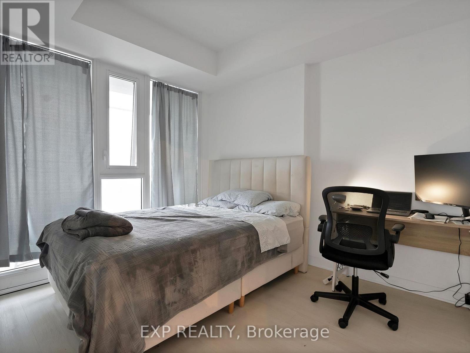 5511 - 3900 Confederation Parkway, Mississauga, Ontario  L5B 0M3 - Photo 9 - W12542628