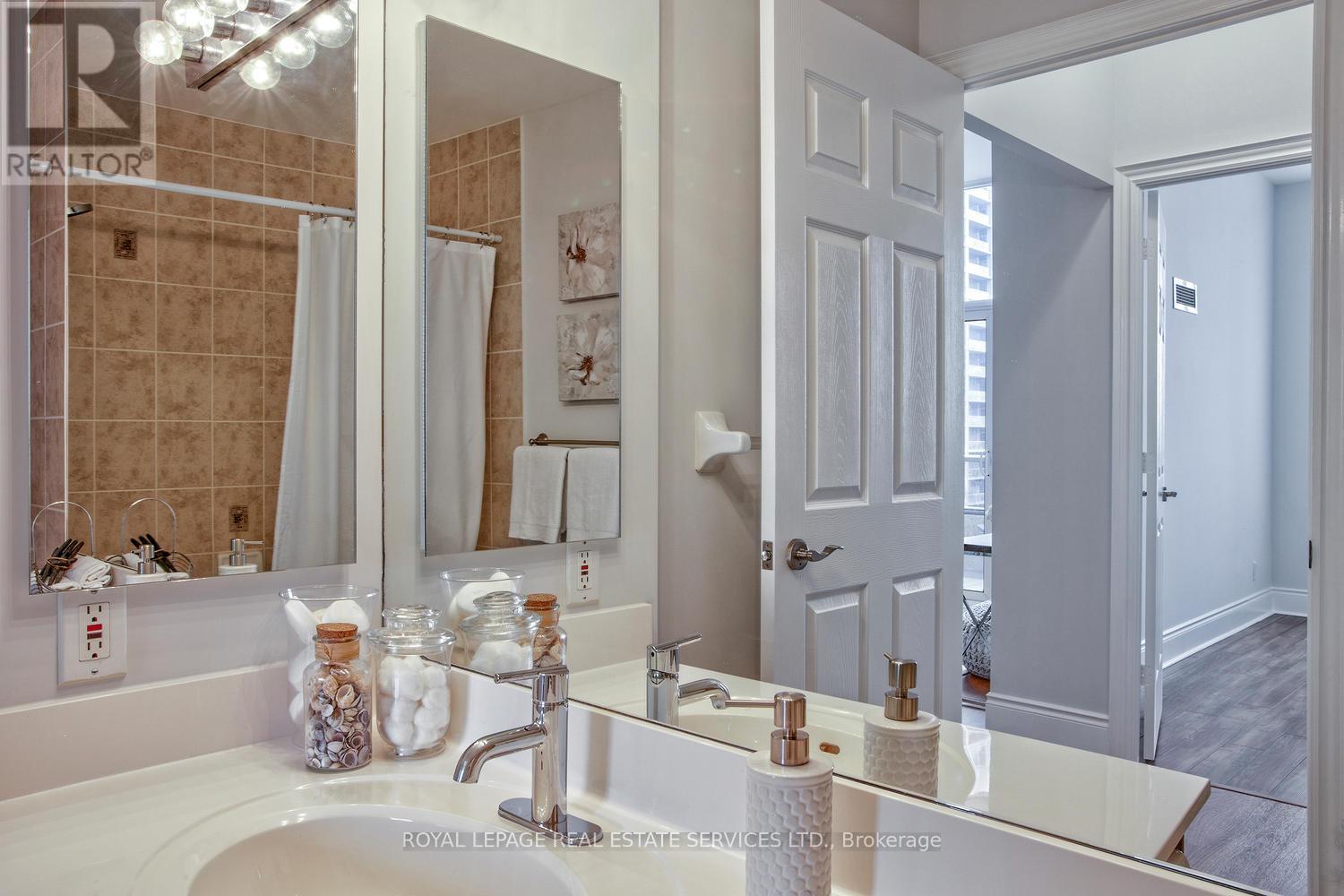 Ph24 - 5233 Dundas Street W, Toronto, Ontario  M9B 6M1 - Photo 22 - W12542340