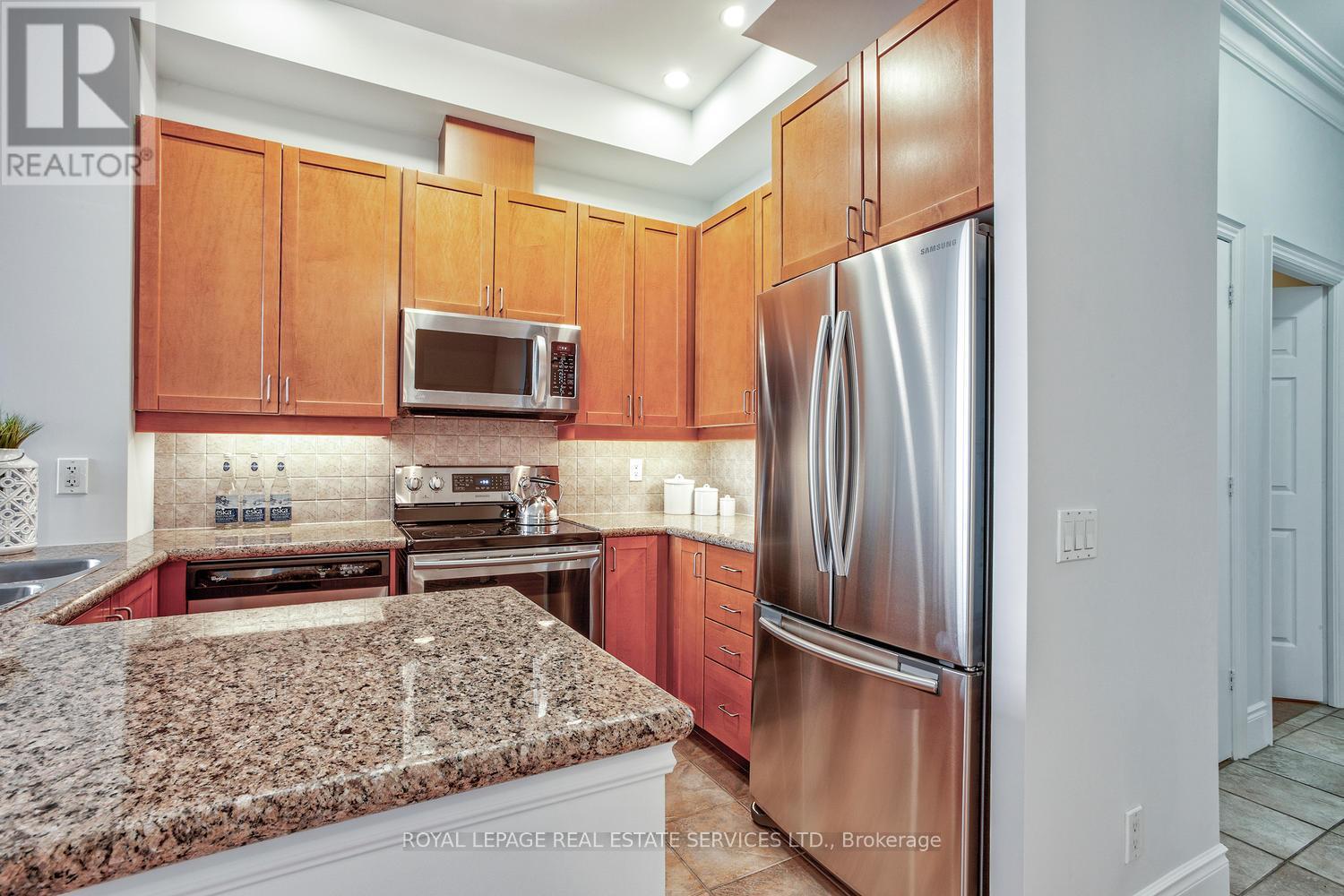 Ph24 - 5233 Dundas Street W, Toronto, Ontario  M9B 6M1 - Photo 4 - W12542340