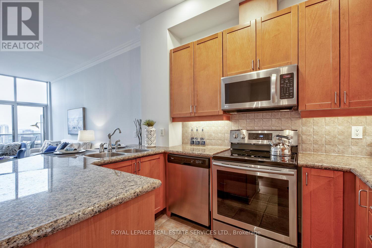 Ph24 - 5233 Dundas Street W, Toronto, Ontario  M9B 6M1 - Photo 5 - W12542340