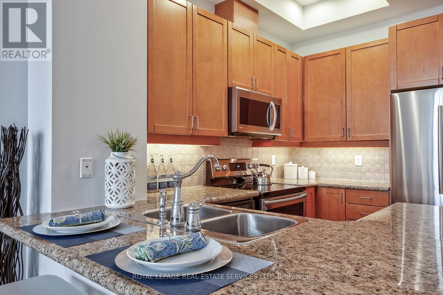 Ph24 - 5233 Dundas Street W, Toronto, Ontario  M9B 6M1 - Photo 7 - W12542340