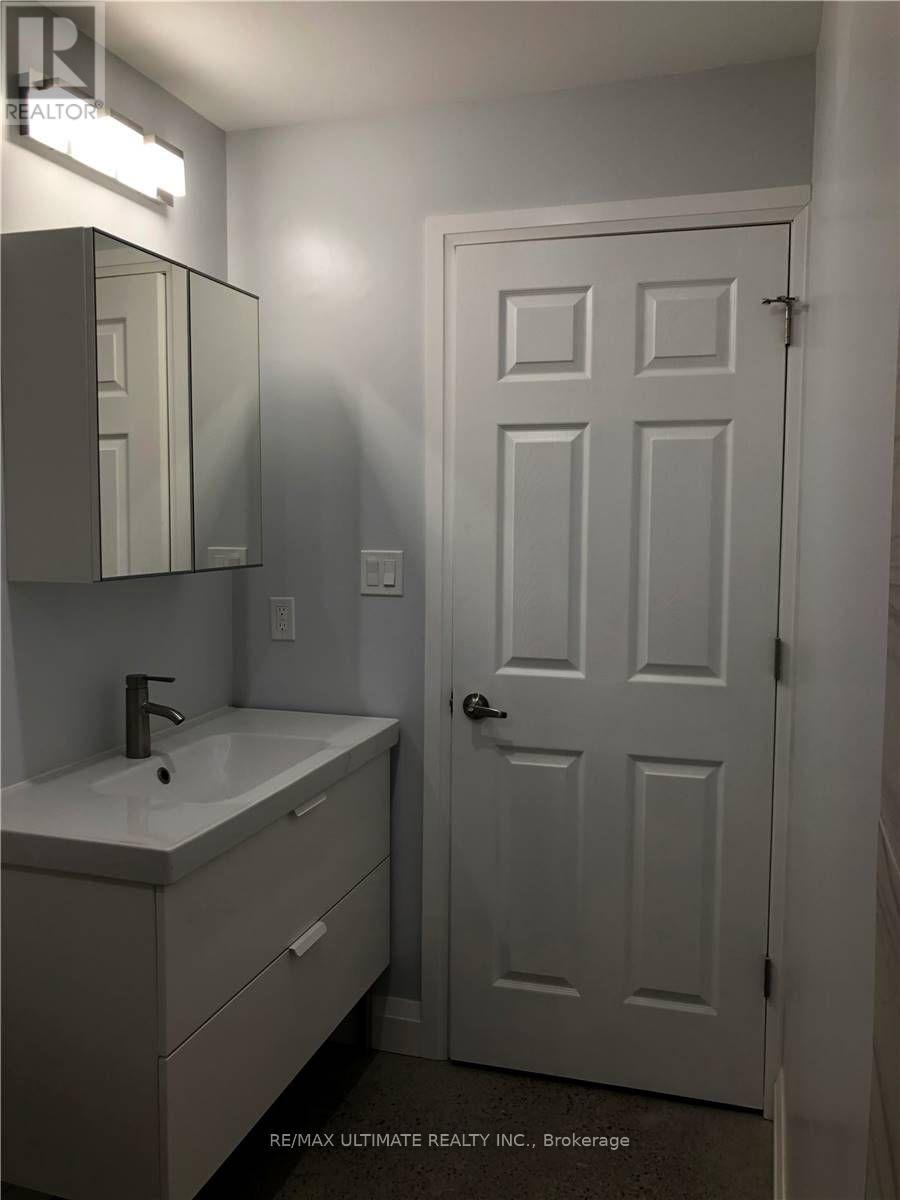 9 - 230 South Kingsway, Toronto, Ontario  M6S 3T9 - Photo 7 - W12542366