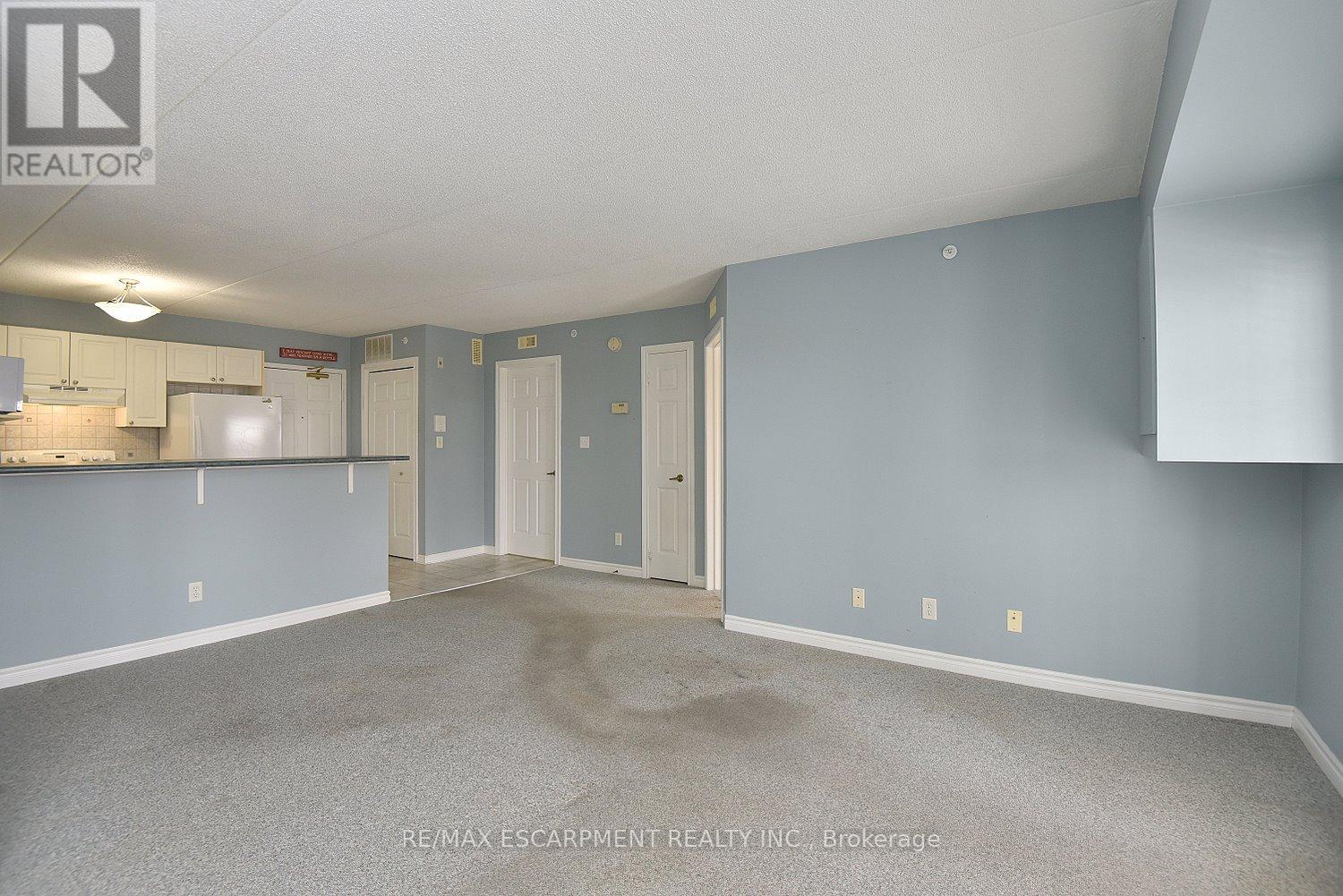 203 - 1421 Walkers Line, Burlington, Ontario  L7M 4P4 - Photo 7 - W12542370