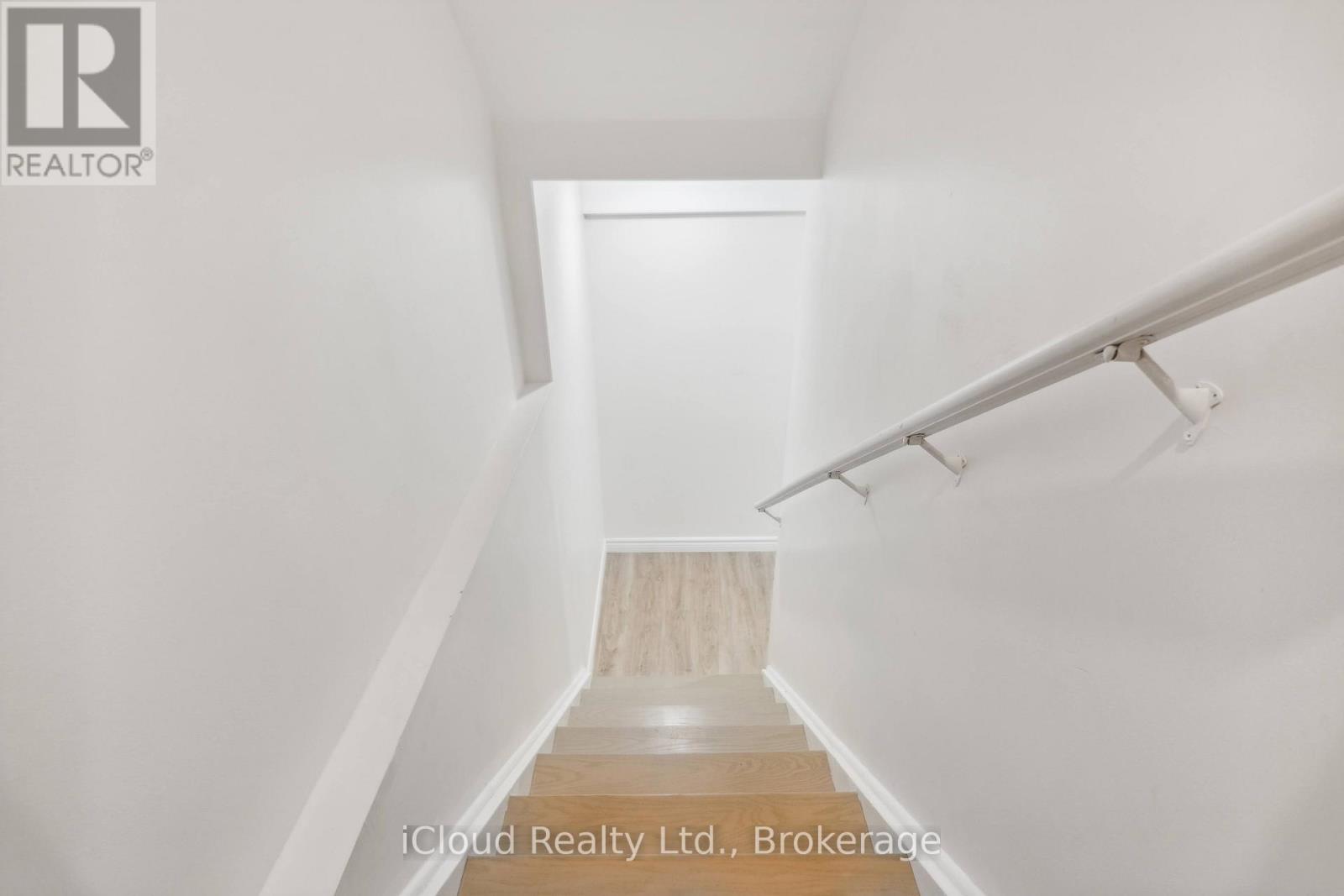 7 Salt Creek Terrace E, Caledon, Ontario  L7C 4J2 - Photo 2 - W12542478