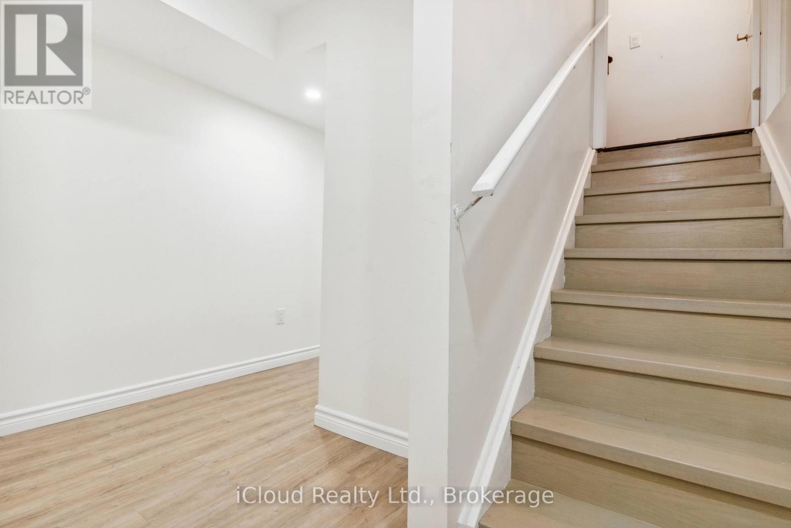 7 Salt Creek Terrace E, Caledon, Ontario  L7C 4J2 - Photo 3 - W12542478