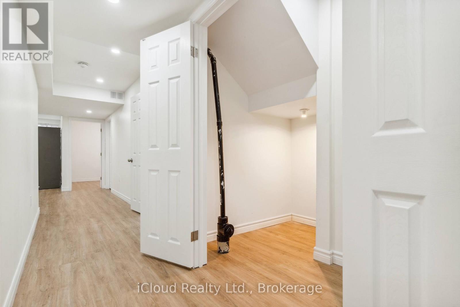 7 Salt Creek Terrace E, Caledon, Ontario  L7C 4J2 - Photo 5 - W12542478