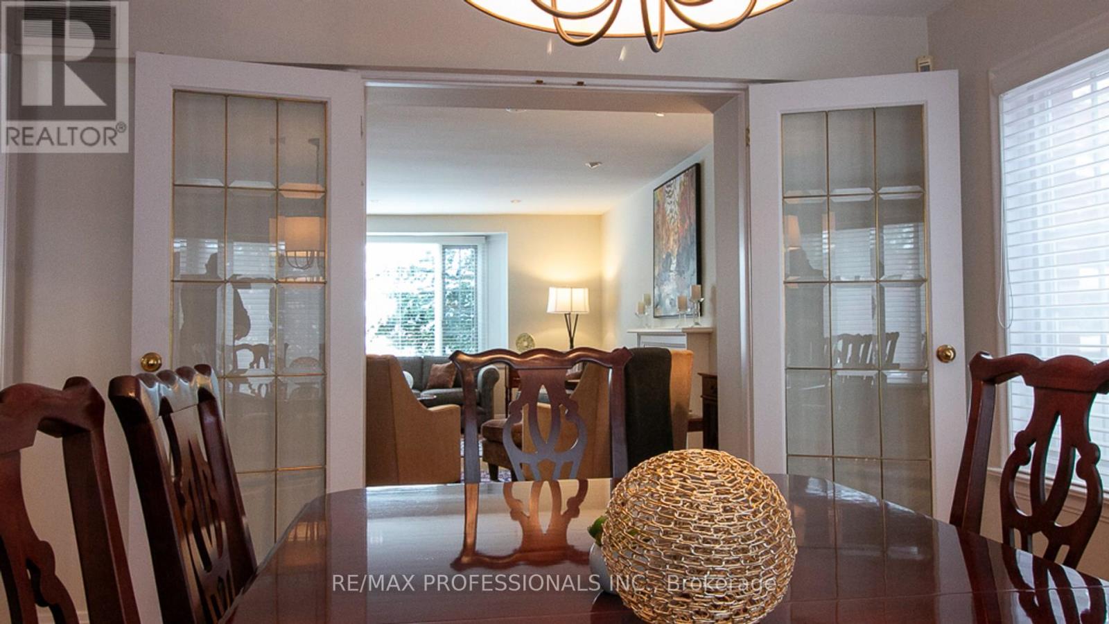 44 Robin Hood Road, Toronto, Ontario  M9A 2W8 - Photo 18 - W12542488