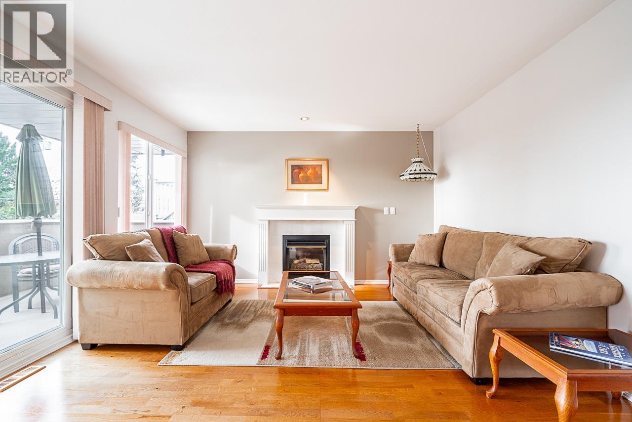 323 E Keith Road, North Vancouver, British Columbia V7L 1V6 - Photo 3 - R3067177