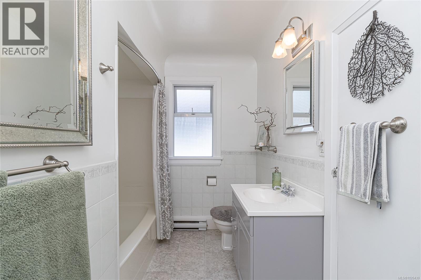 932 Tattersall Dr, Saanich, British Columbia  V8X 2W9 - Photo 18 - 1020439